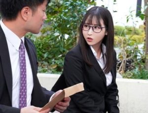 Em thư ký bộc lộ con người thật khi đi công tác cùng sếp