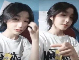 Gái non bị bạn dụ khoe bướm