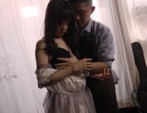 Nghệ nhân biến thái nửa đêm thỏa mãn với con rối tự mình làm ra